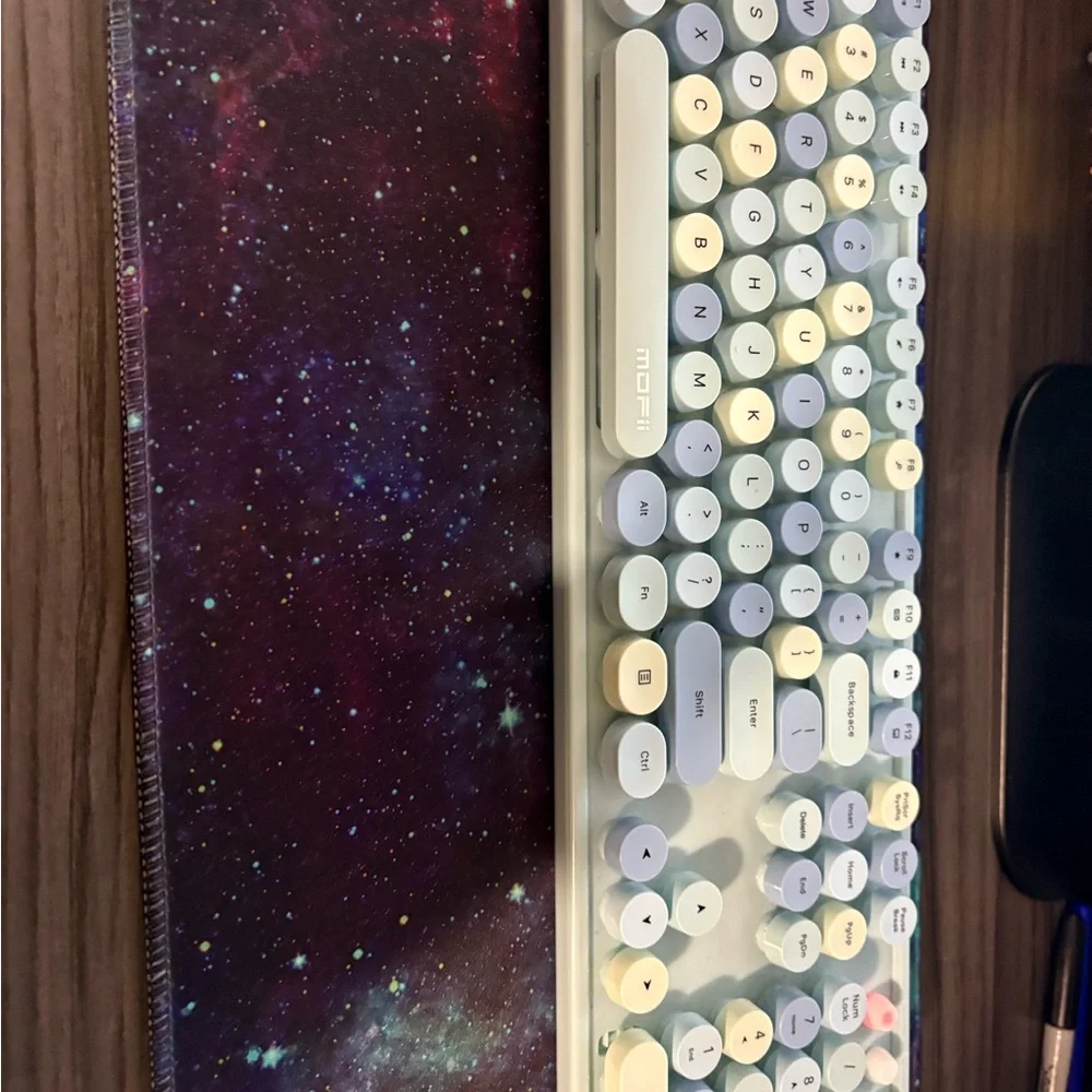Retro Round-Key Wireless Keyboard in Pastel Gradient